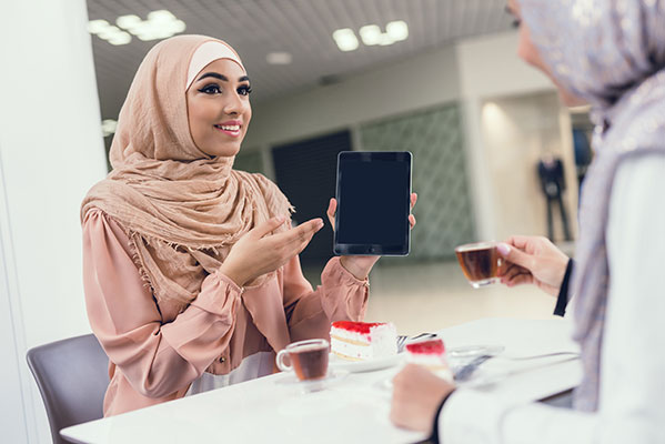 عکس تبلیغاتی حجاب و دورهمی دوستانه