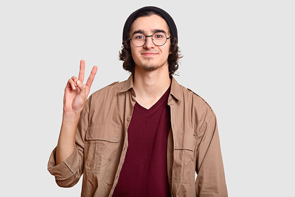 عکس جوان عینکی