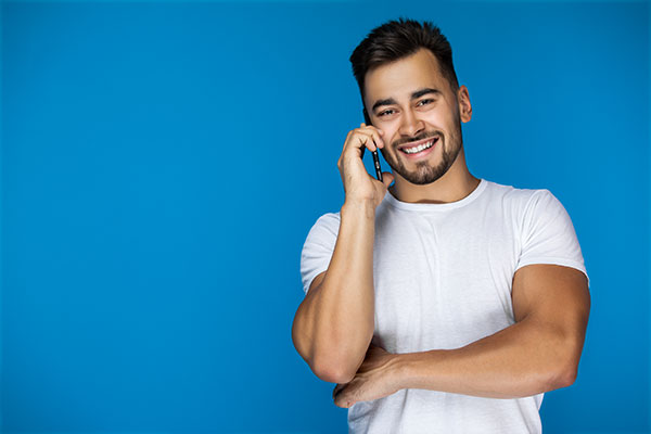 عکس کاراکتر صحبت کردن با تلفن