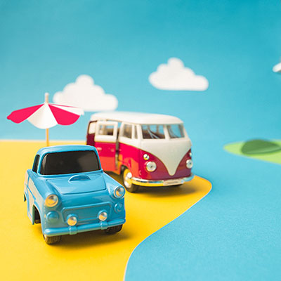 عکس مسافرت زمینی کنار ساحل