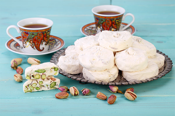 عکس گز و فنجان چای