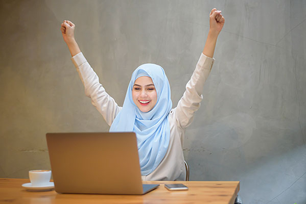 عکس کارمند محجبه