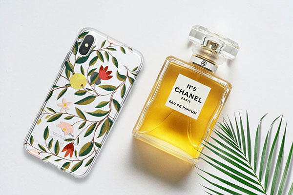 موکاپ  موبایل و عطر