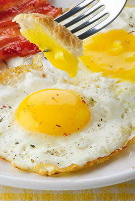 عکس تبلیغاتی غذا تخم مرغ نیمرو