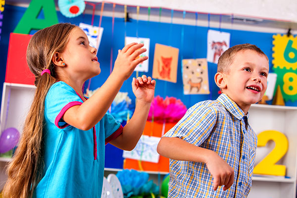 عکس تبلیغاتی دختر بچه