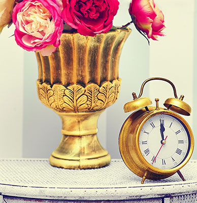 عکس ساعت رومیزی طلایی