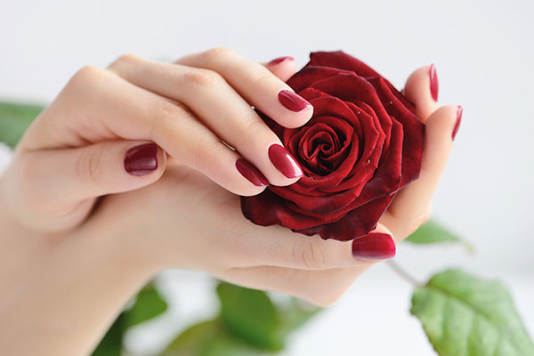 عکس لاک ناخن رنگ گل رز
