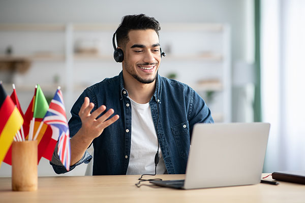 عکس آموزش زبان با لپ تاپ