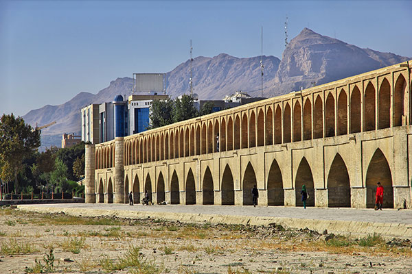 عکس پل خشک رودخانه اصفهان
