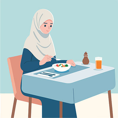 وکتور خانم در حال خوردن غذا