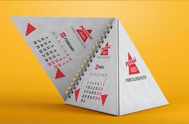 موکاپ تقویم رومیزی مثلثی