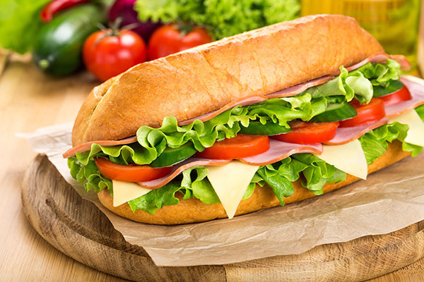 عکس تبلیغاتی غذا ساندویچ کالباس