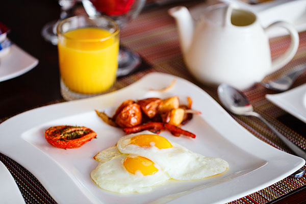 عکس تبلیغاتی غذا نیمرو خوشمزه