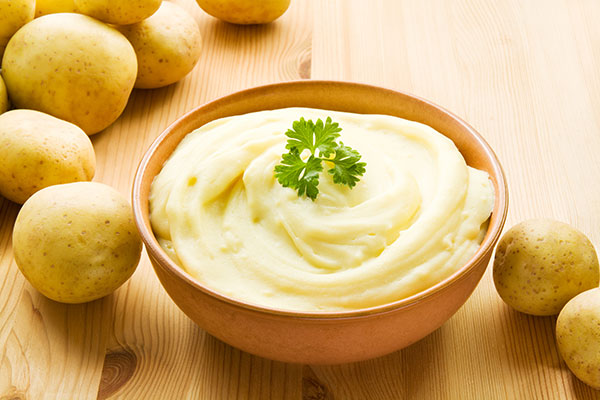 عکس تبلیغاتی غذا و کاسه پوره