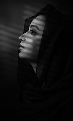 عکس سیاه سفید نیمرخ دختر ایرانی