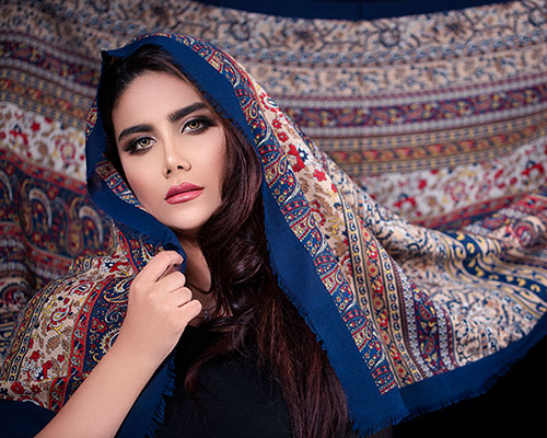 عکس پارچه سنتی در حجاب زن