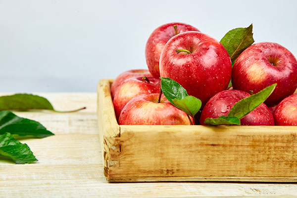 عکس تبلیغاتی سیب قرمز