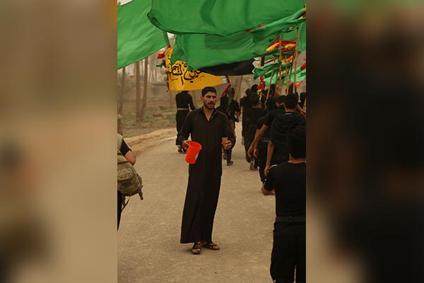 عکس آب صلواتی در پیاده روی اربعین حسینی