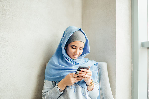 عکس تبلیغاتی خانم با حجاب