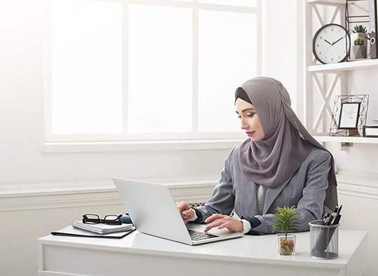 عکس تبلیغاتی خانم با حجاب