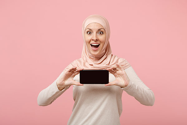 عکس تبلیغاتی خانم با حجاب