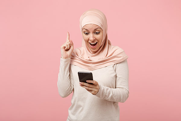 عکس تبلیغاتی خانم با حجاب