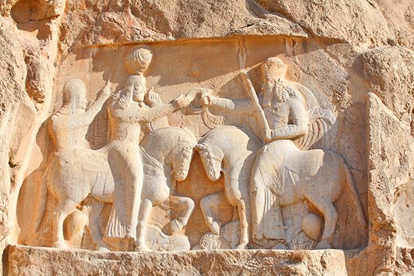 عکس سنگ‌ نگاره اهورامزدا و اردشیر بابکان در نقش رستم