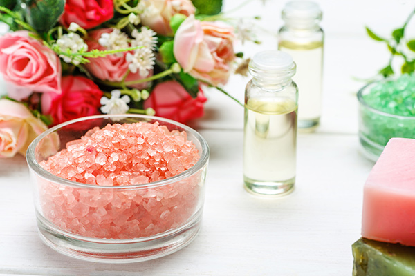 عکس روغن و نمک ماساژ