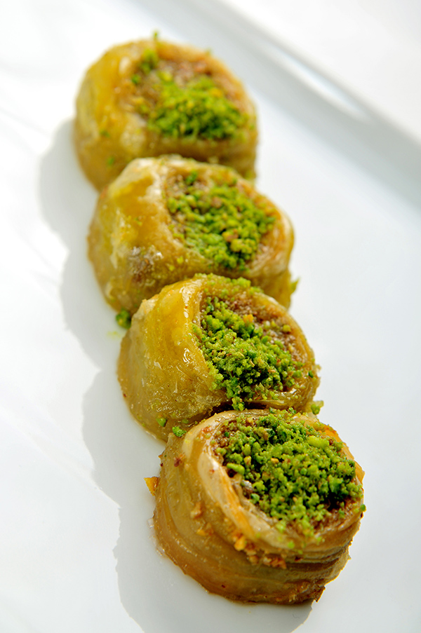 تصویر شیرین با پودر مغز پسته