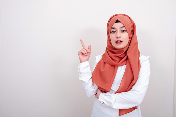 عکس تبلیغاتی خانم با حجاب