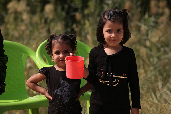 عکس دختر کودک پیاده روی اربعین حسینی