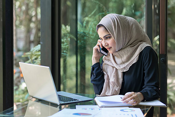 عکس تبلیغاتی خانم با حجاب