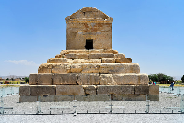 عکس آرامگاه کورش کبیر در پاسارگاد