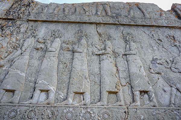 عکس سنگ نگاره مهمانان در تخت جمشید