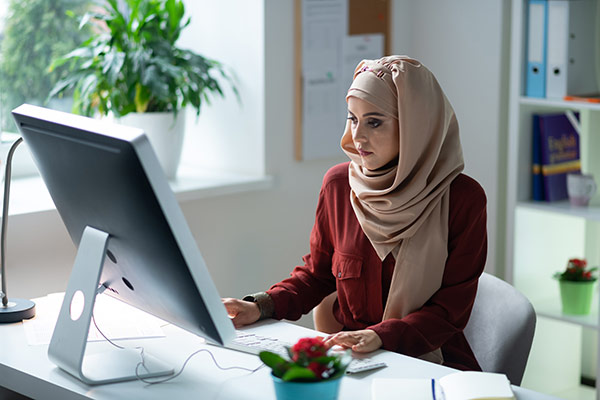 عکس پشتیبانی توسط خانم
