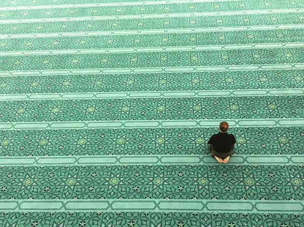 عکس نماز خواندن مسلمان