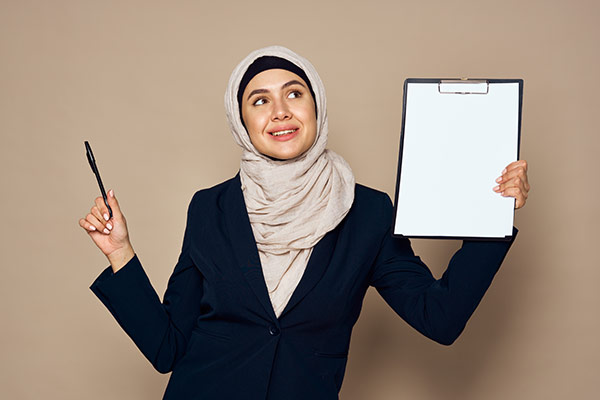 عکس تبلیغاتی خانم با حجاب