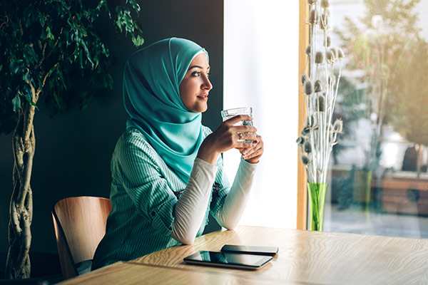 عکس تبلیغاتی خانم با حجاب
