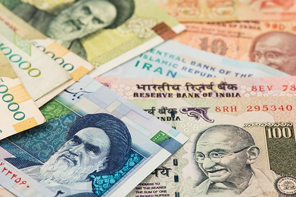 عکس اسکناس ایران و بیت کوین