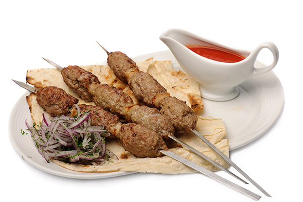 تصویر سیخ کباب و پیاز و نان