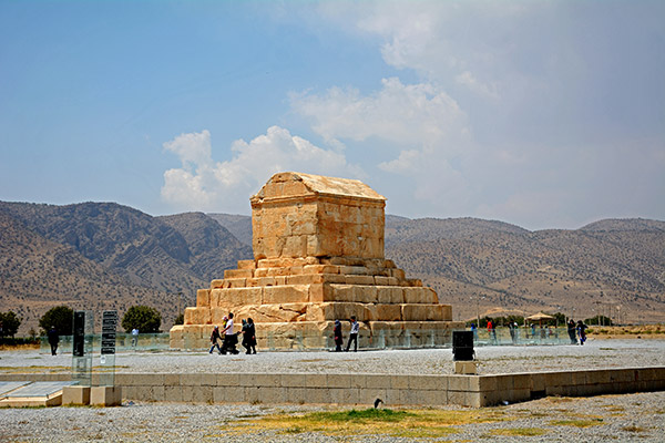 عکس آرامگاه کورش کبیر در پاسارگاد