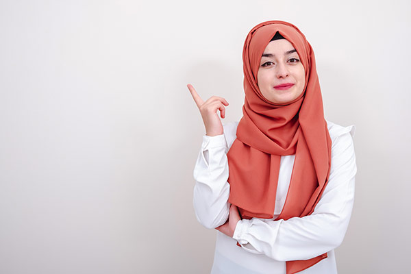 عکس تبلیغاتی خانم با حجاب