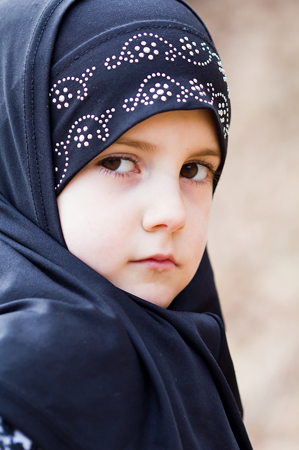عکس کودک خردسال و حجاب