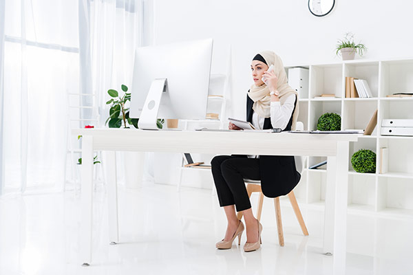 عکس تبلیغاتی خانم با حجاب