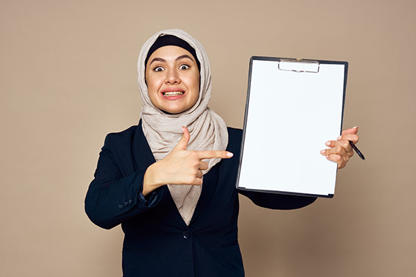 عکس تبلیغاتی خانم با حجاب