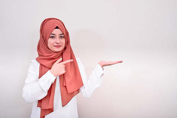 عکس تبلیغاتی خانم با حجاب